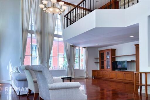 For rent townhouse 4 bedrooms in private compound Sukhumvit 55 ( Thong-Lor )