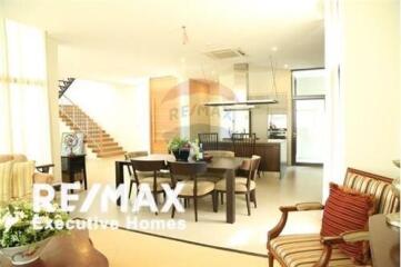 For Rent Modern House 4 Bedrooms with private pool in Sukhumvit 31