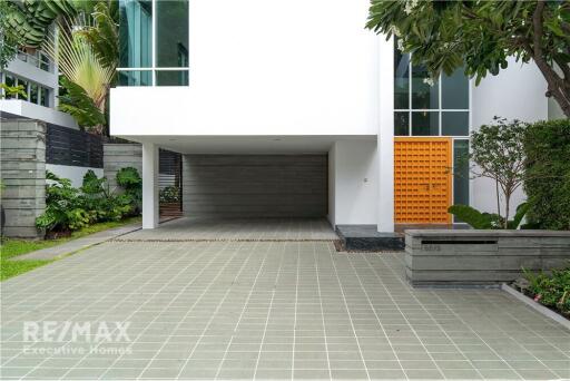 For Rent Single house 5 Bedrooms with pool in private compound  Sathorn