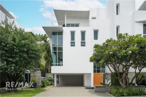 For Rent Single house 5 Bedrooms with pool in private compound  Sathorn