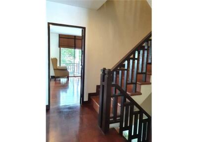 Spacious 3-Story Townhouse with 5 Bedrooms.