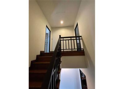 Spacious 3-Story Townhouse with 5 Bedrooms.