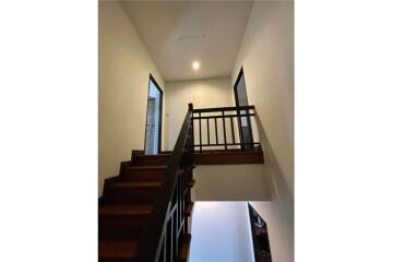 Spacious 3-Story Townhouse with 5 Bedrooms.