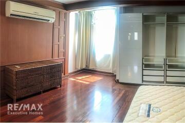 For sale Townhouse 2 bedroom, 3 Bathroom, Suanplu, with 2 yrs contract tenant.