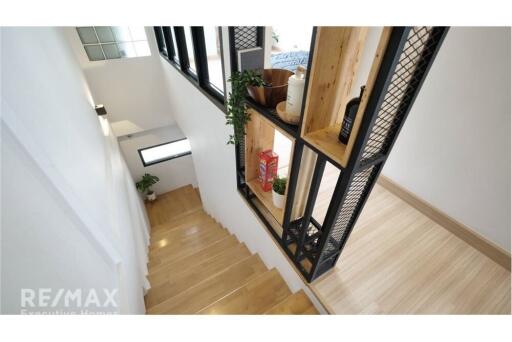 Ready to move in !! - Modern - Pet Friendly -Townhouse 2 Bedrooms - Soonvijai