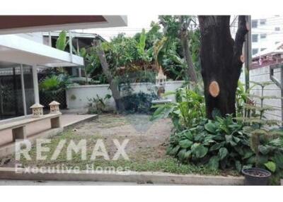 single house for rent,garden,greenery,4bed,in Sukhumvit 71.BTS Phrakanong.