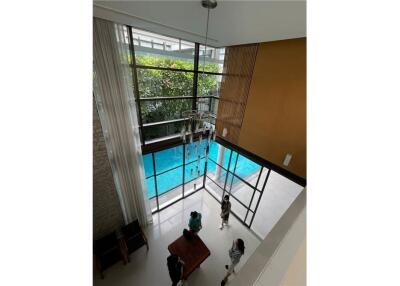 Contemporary Single House with Private Pool in Thonglor Area, Sukhumvit 55, Near BTS Thonglor Station. Ready for Immediate Move-In!