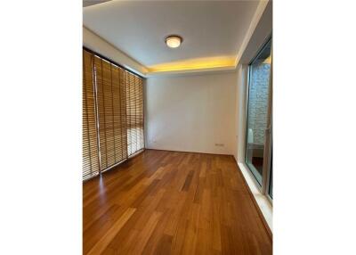 Modern 5-Story Townhouse at The Loft Sathorn  3 Beds, 3.5 Baths, Maid Room, Ample Parking