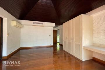 Spacious Detached House for Rent: Prime Location Near BTS Phrom Phong