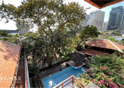 Exceptional 6-Bedroom Thai House with Private Pool in Sukhumvit 26 - For Rent