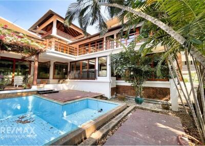 Exceptional 6-Bedroom Thai House with Private Pool in Sukhumvit 26 - For Rent