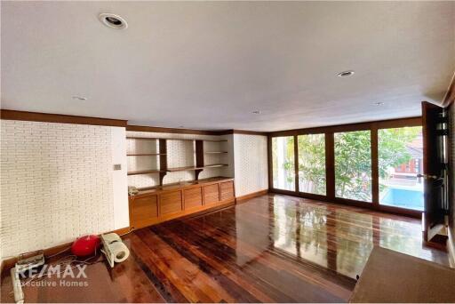 Spacious Detached House for Rent: Prime Location Near BTS Phrom Phong