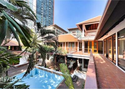 Exceptional 6-Bedroom Thai House with Private Pool in Sukhumvit 26 - For Rent