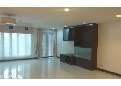 For Sale: Modern 4-Storey Townhouse in Private Compound, Sukhumvit 49