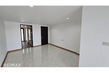 For Rent : Home office 4 storeys + 6 bedrooms in Sukhumvit 101/1