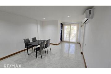 For Rent :  Newly Renovated 4-Storey Townhouse in Sukhumvit 101/1