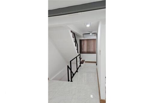 For Rent :  Newly Renovated 4-Storey Townhouse in Sukhumvit 101/1