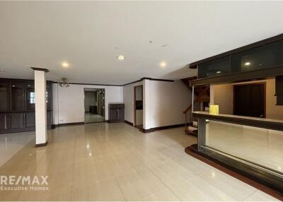 Spacious 4BR Family Home in Sukhumvit 71 Compound - For Rent