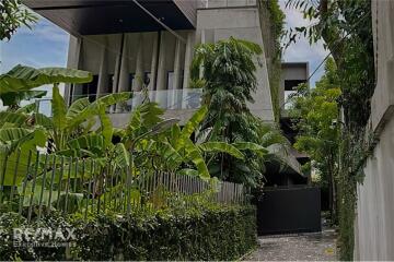 Single House 5 beds with priavte pool in Sukhumvit 63.