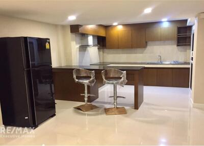 Renovated 3BR Townhouse in Sukhumvit 63: Ideal for Home Office