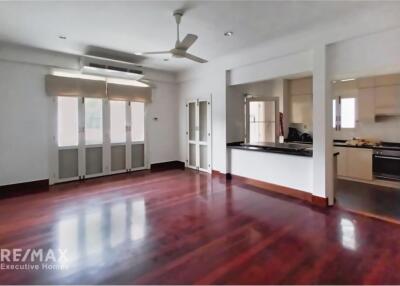 Luxurious 4-Bedroom Detached House with Pool near BTS Phrom Phong
