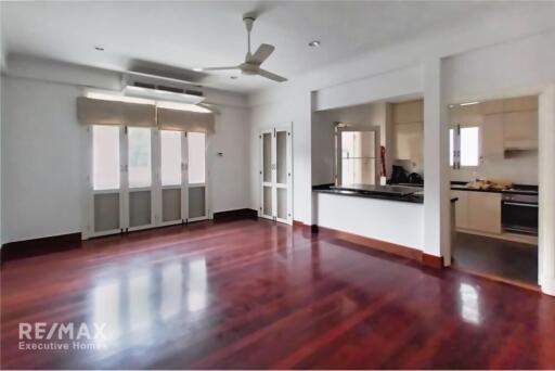 Luxurious 4-Bedroom Detached House with Pool near BTS Phrom Phong