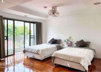 Pet-Friendly 5BR Townhouse in Sathorn Secure Compound - Near BTS St. Louis