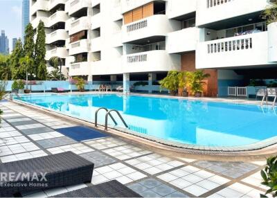 Pet-Friendly 5BR Townhouse in Sathorn Secure Compound - Near BTS St. Louis