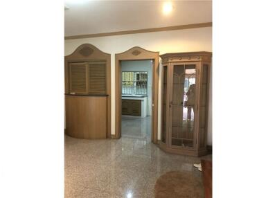 FOR RENT 4 BEDROOM TOWNHOUSE  BAAN KLANG KRUNG THONGLO