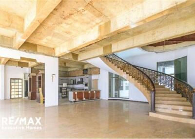 Roman House in Sathorn  For sale Special Price