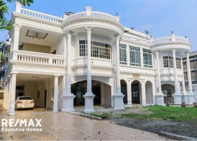 Roman House in Sathorn  For sale Special Price
