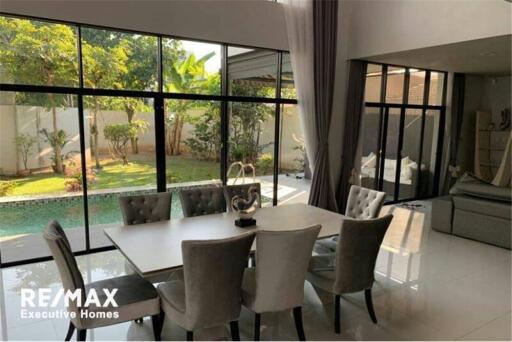 HOUSE WITH SWIMING POOL 4 BEDS SUKHUMVIT FOR SALE