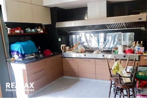 Single house in Sathorn area for SALE/RENT!!!