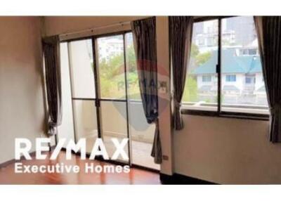 TOWNHOUSE 4 BEDS FOR RENT THONG LOR BTS