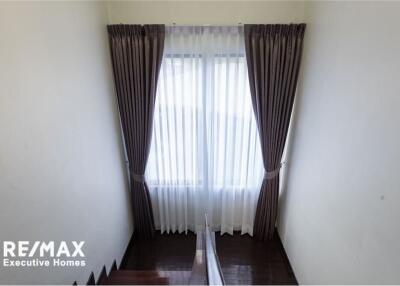 Townhome-Home Office 4 Stories, 7 Beds For Sale  Ekamai Close to Donki Mall