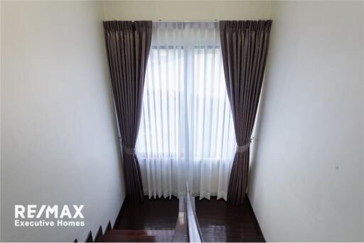 Townhome-Home Office 4 Stories, 7 Beds For Sale  Ekamai Close to Donki Mall