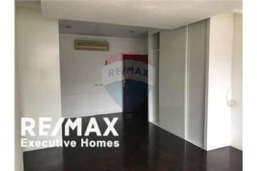 Available PET Freindly Townhouse 4 Beds For Rent In Sathorn Soi 3