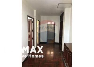 Available PET Freindly Townhouse 4 Beds For Rent In Sathorn Soi 3