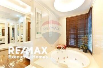 For rent single house 5 bedrooms in nice compound Sathorn