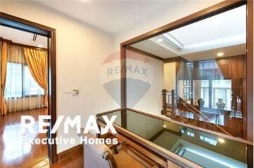 For rent single house 5 bedrooms in nice compound Sathorn