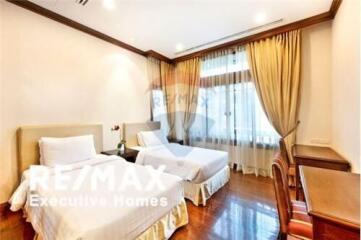 For rent single house 5 bedrooms in nice compound Sathorn