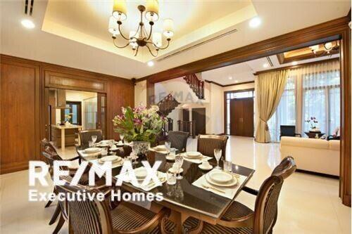 For rent single house 5 bedrooms in nice compound Sathorn