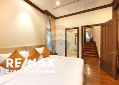 For rent single house 5 bedrooms in nice compound Sathorn