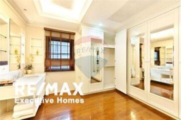 For rent single house 5 bedrooms in nice compound Sathorn