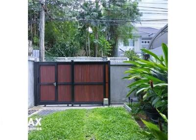 Modern,townhouse for sale,3+1bed,in Sukhumvit 63,BTS Ekamai