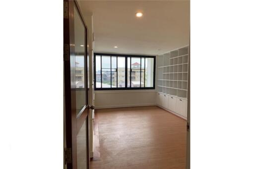 Big townhouse near st.Andrew71 BTS Prakanong