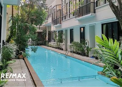 Pet friendly townhouse 4 beds in private compound Sukhumvit 38 BTS Thonglor