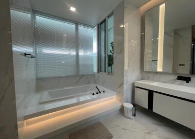 Modern bathroom with marble finishes and a soaking tub