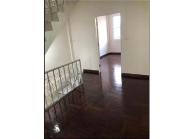 4-storey townhouse(18sqw) for sale with Tenant in Ekkamai-Phrakanong