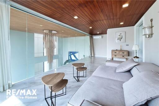 Luxury townhouse 4 bedrooms with private pool in Sukhumvit 49